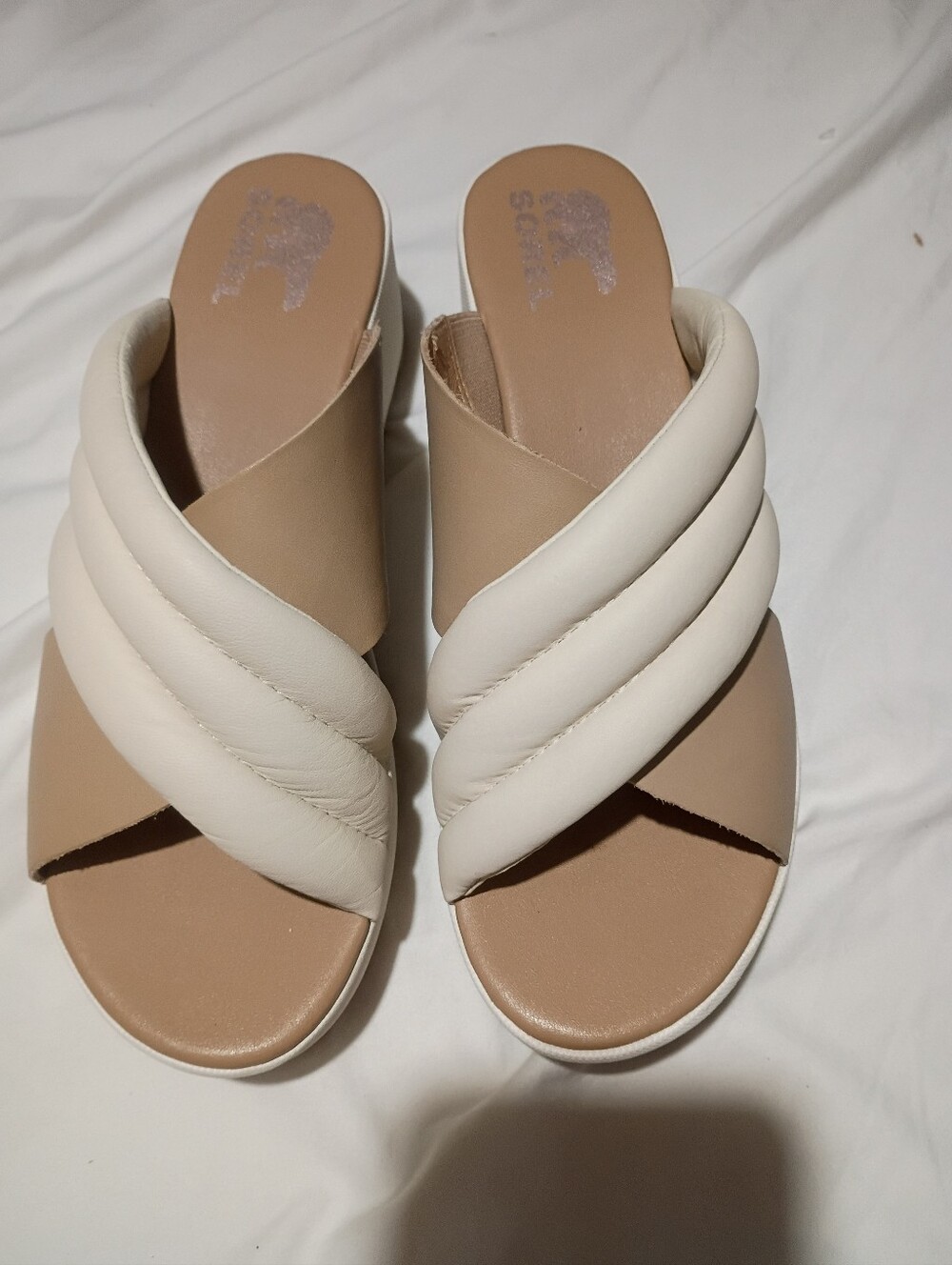 Sorel Women's Cream and Tan Padded Crossband Slides 9.5